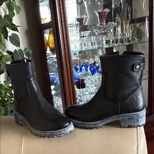 La Martina Black Leather Ankle Boots Like New US Size 6  EU Size 37